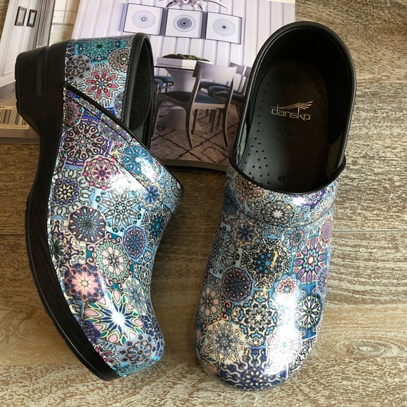 dansko blue tile